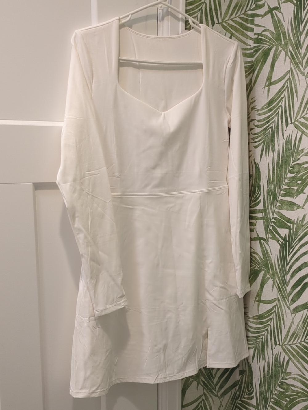 Women's White Long-Sleeve V-Neck Dress